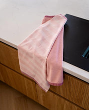 Afbeelding in Gallery-weergave laden, Lifa Home - Serene Pastels Theedoek en Handdoek set