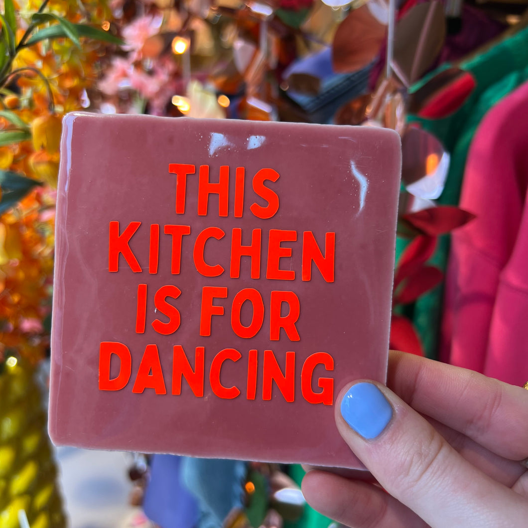 Tegeltje This Kitchen is for dancing - Koraal