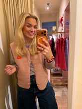 Afbeelding in Gallery-weergave laden, Teddy gilet out office - Lichtroze