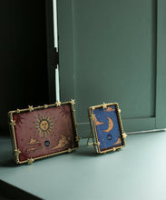 Afbeelding in Gallery-weergave laden, Doing Goods - Stacie Ster Fotolijst Groot