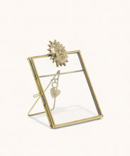 Afbeelding in Gallery-weergave laden, Doing Goods - Sunny Saavi - Polaroid Fotolijst