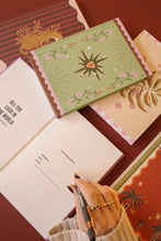 Afbeelding in Gallery-weergave laden, All the luck in the world notitieboekje - Groen bloemen