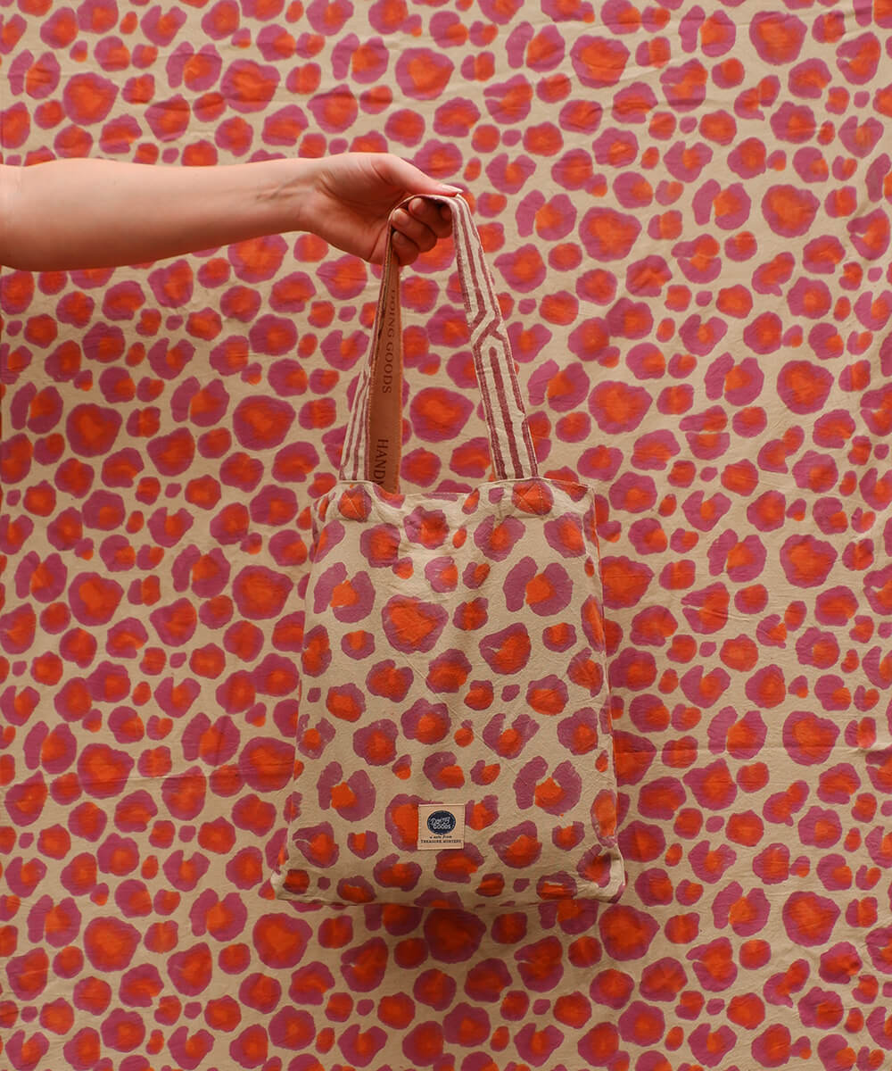 Doing Goods - Pink Leopard Single Plaid in draagtas