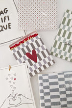 Afbeelding in Gallery-weergave laden, Zusss - Geurzakje hartjes - Wit/zwart/port
