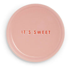 Afbeelding in Gallery-weergave laden, Petit four bordje IT&#39;S SWEET roze ø8,5 cm
