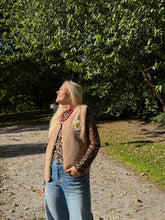 Afbeelding in Gallery-weergave laden, Teddy gilet smiley - Beige
