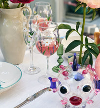 Afbeelding in Gallery-weergave laden, Anna + Nina - Springtime Toast Wine Glass Set of 2
