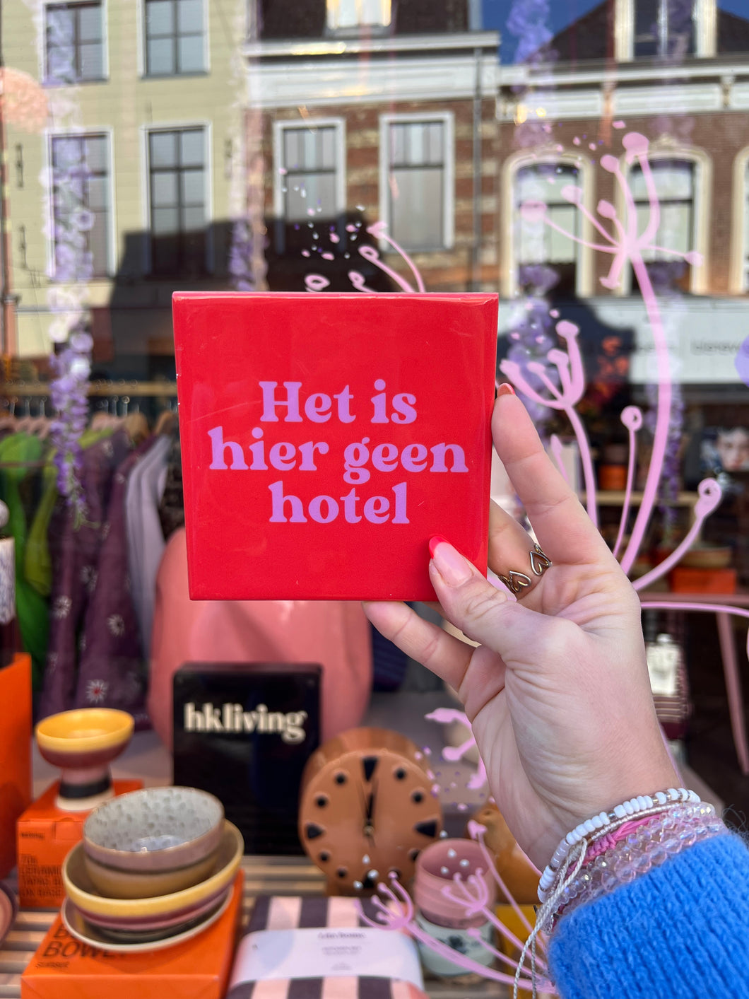 Tegeltje - Het is hier geen hotel