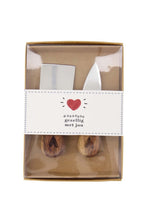 Afbeelding in Gallery-weergave laden, Zusss - Set van 2 kaasmesjes in doosje gezellig met jou
