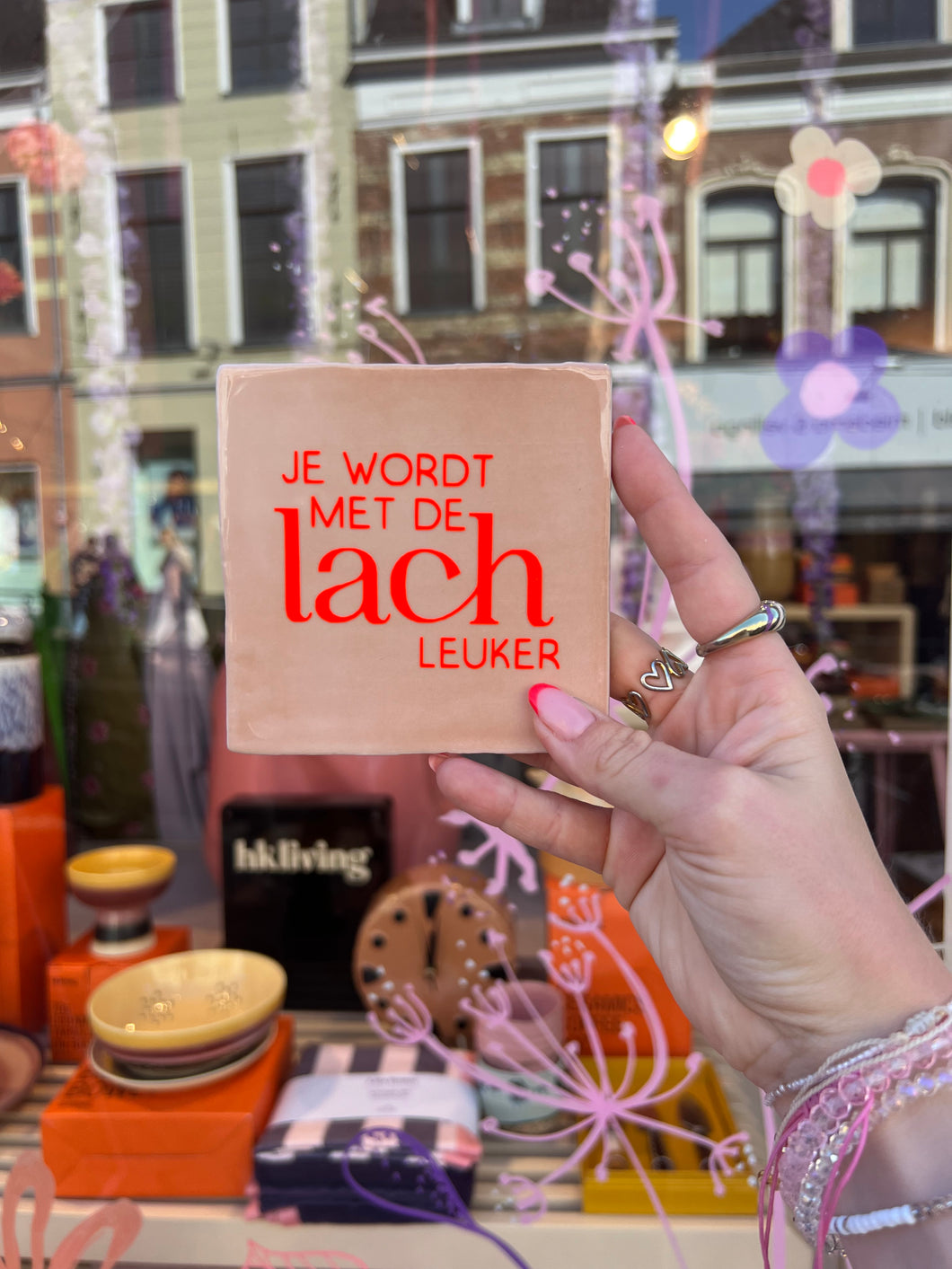 Tegeltje Je wordt met de lach leuker - Zalm