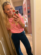 Afbeelding in Gallery-weergave laden, T-shirt gestreept - Wit/Roze
