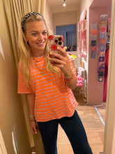 Afbeelding in Gallery-weergave laden, T-shirt gestreept - Oranje/Roze
