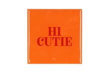 Afbeelding in Gallery-weergave laden, Tegeltje - Hi cutie
