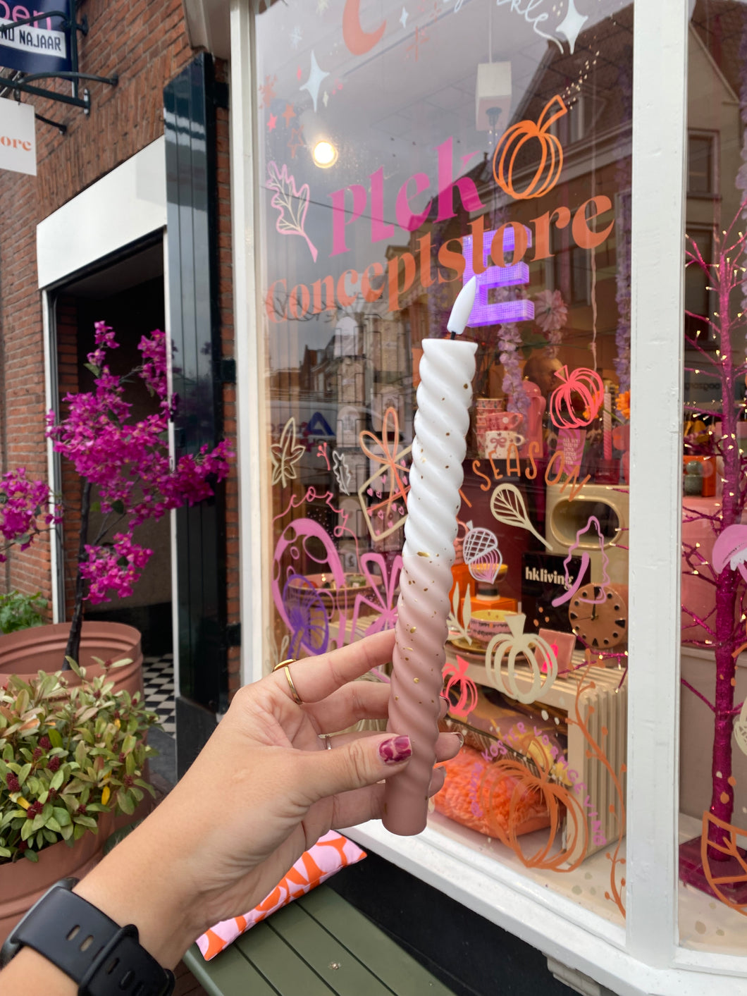 Ledkaars Pillar Swirl - Multicolour Spikkels