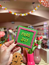 Afbeelding in Gallery-weergave laden, Tegeltje Pure Joy - Groen / Paars
