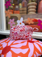 Afbeelding in Gallery-weergave laden, Toilettas Love - Roze/rood
