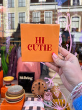 Afbeelding in Gallery-weergave laden, Tegeltje - Hi cutie
