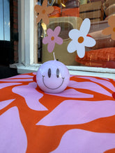 Afbeelding in Gallery-weergave laden, Smiley Kaars - Lila
