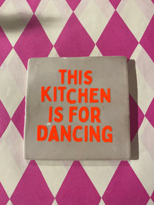 tegeltje This kitchen is for dancing