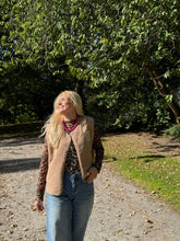 Afbeelding in Gallery-weergave laden, Teddy gilet smiley - Beige
