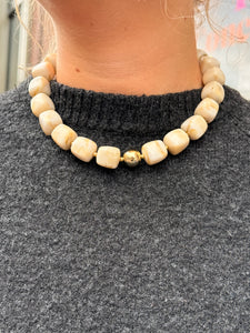 Ketting kralen vierkant - Beige