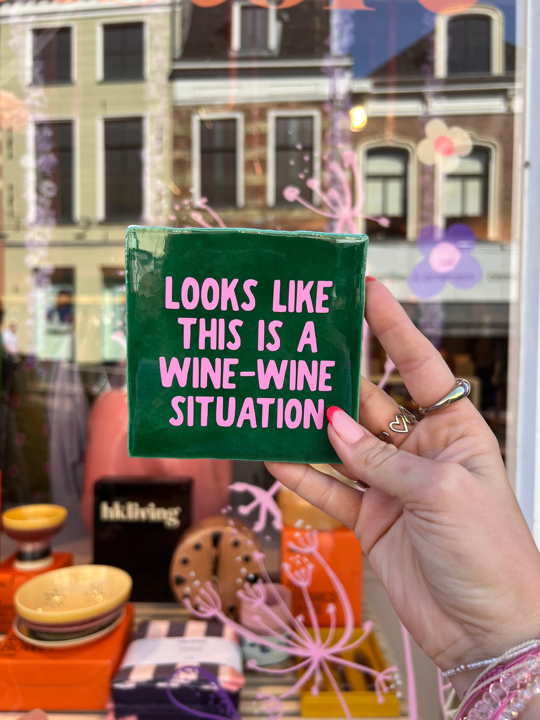 Tegeltje Looks like this is a wine - wine situation - Groen