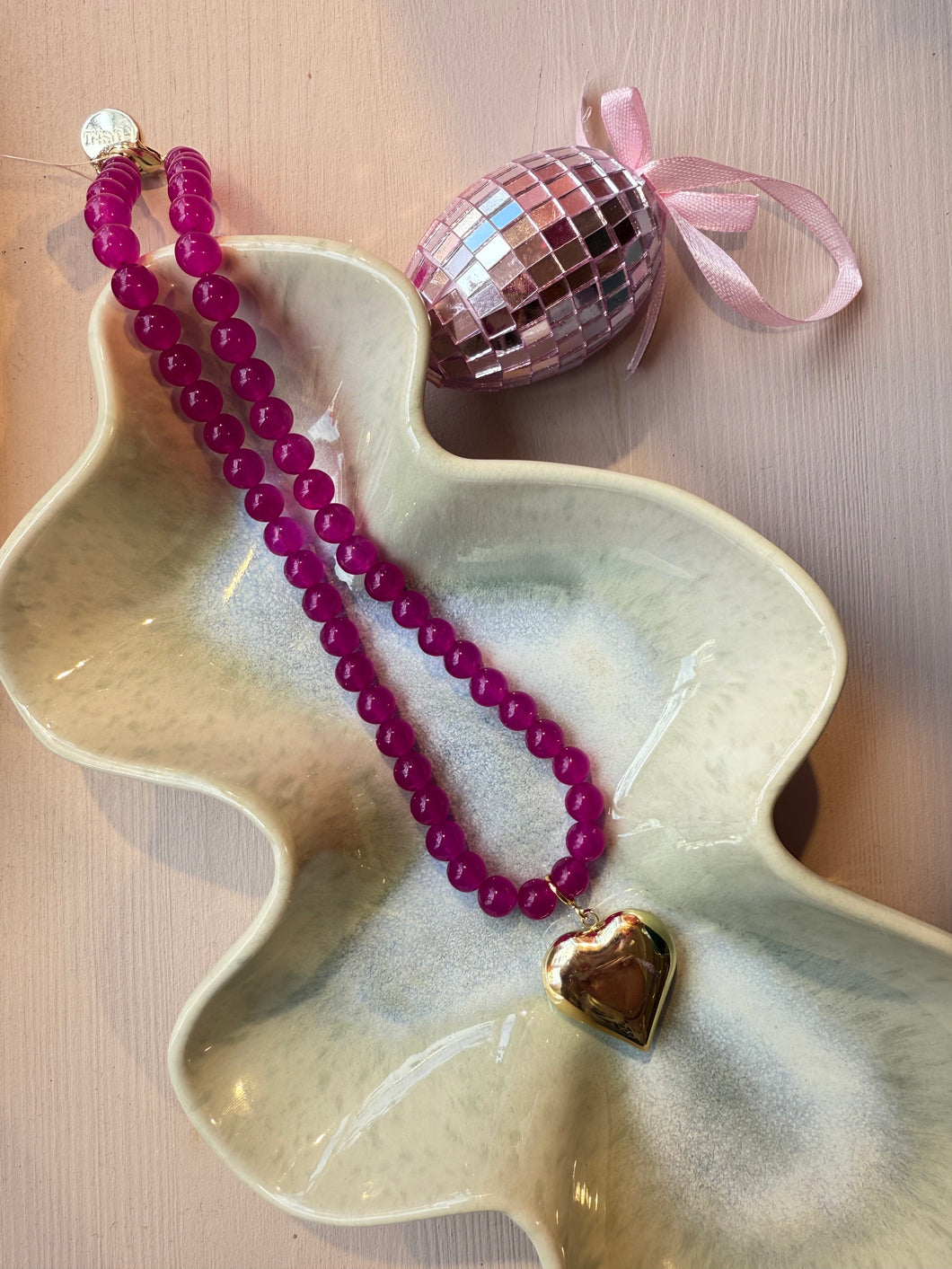 Fushi Kralenketting met gouden hart - Fuchsia