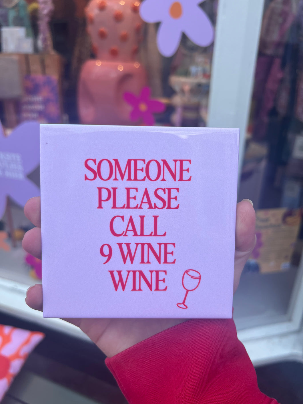 Tegeltje - Someone please call 9 wine wine