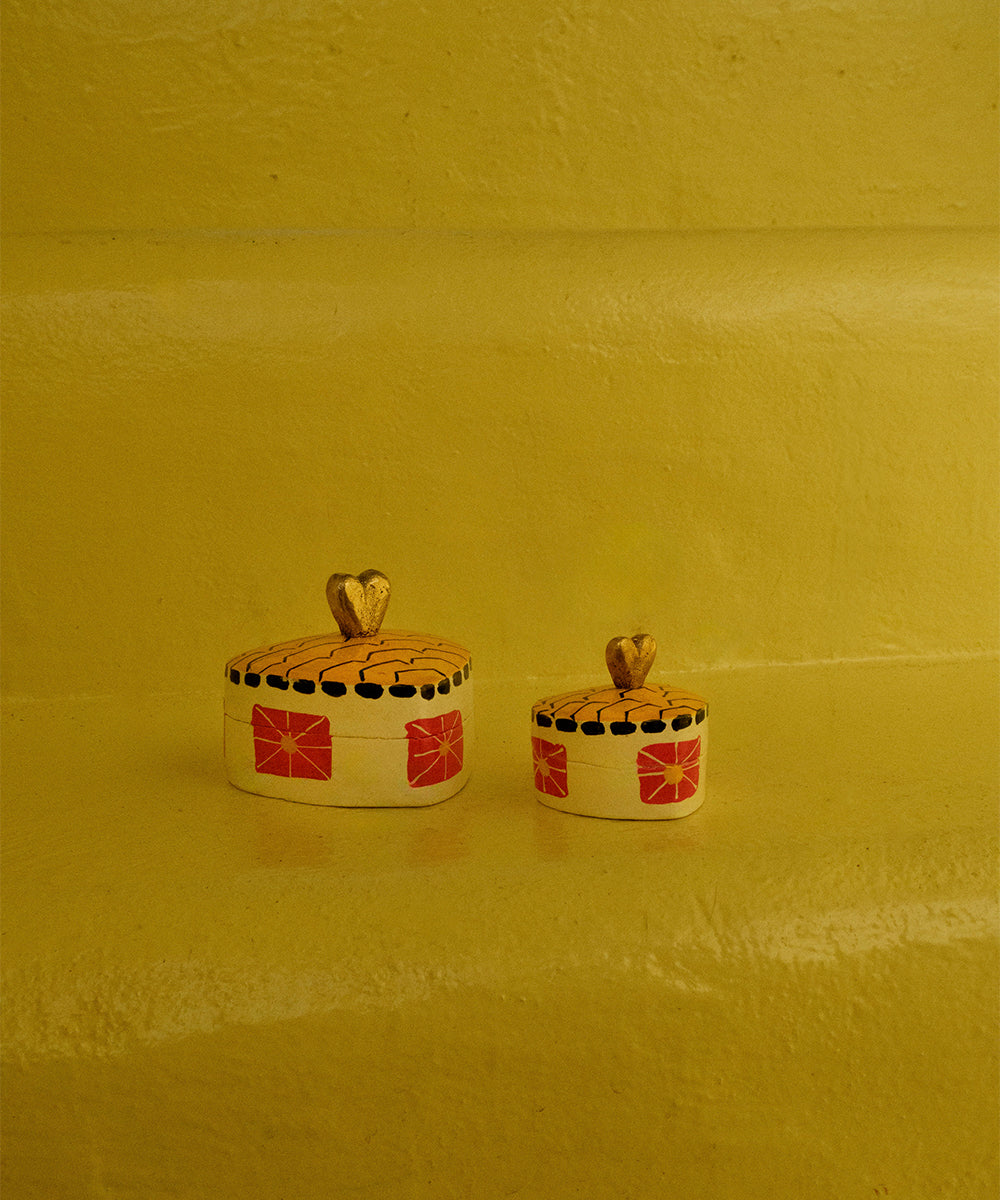 Doing Goods -  Erin Hart Doosje Medium