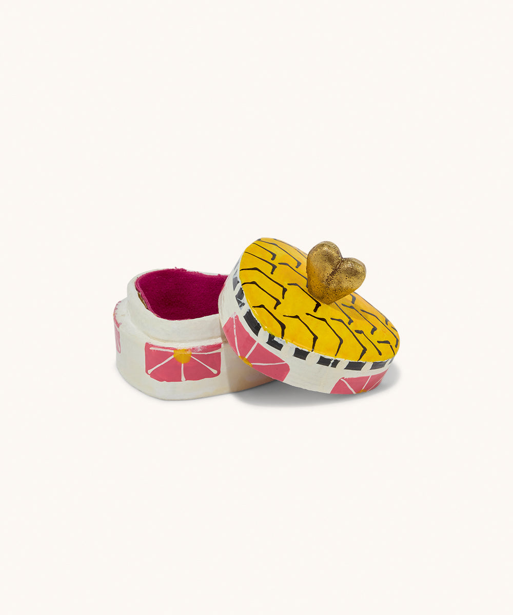 Doing Goods -  Erin Hart Doosje Medium