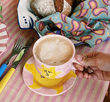 Afbeelding in Gallery-weergave laden, Anna + Nina Sunny side up cake plate - Geel/roze
