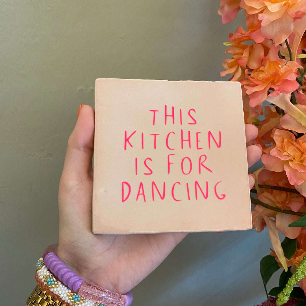 Tegel This kitchen is for dancing - Lichtroze