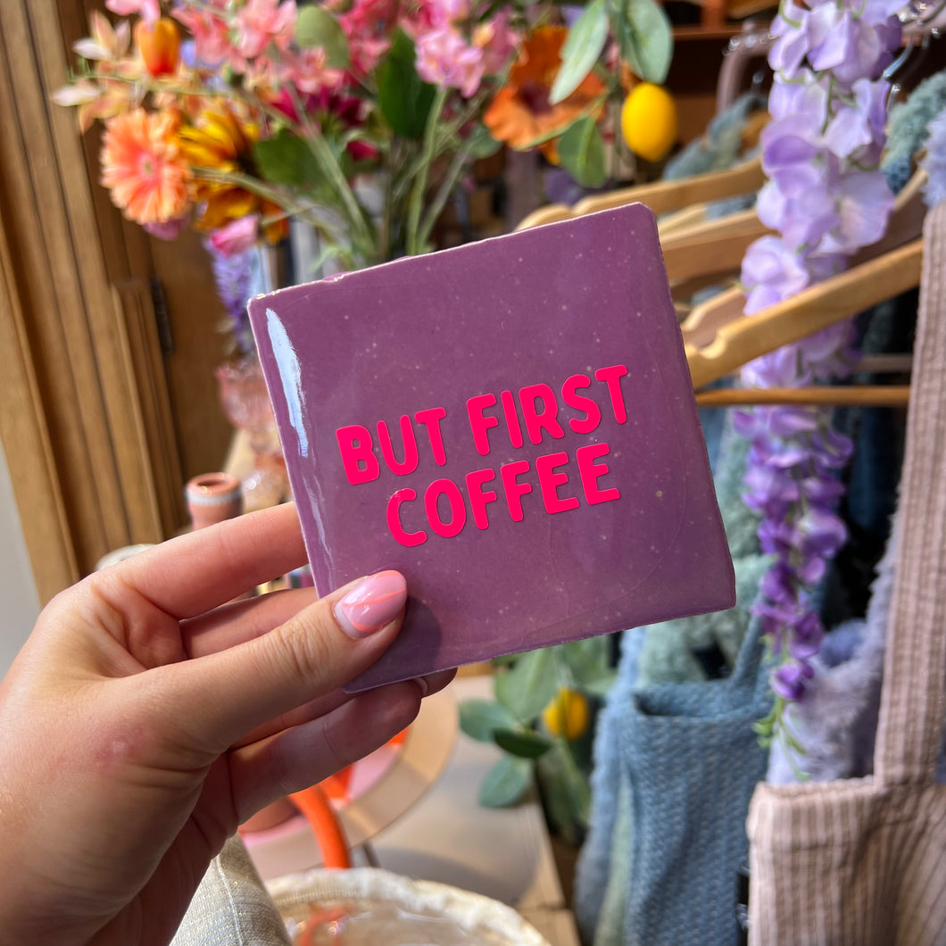 Tegeltje But first coffee - Paars