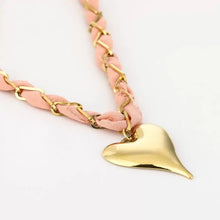 Afbeelding in Gallery-weergave laden, Stoffen ketting met bedel - Pink
