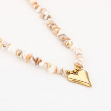 Afbeelding in Gallery-weergave laden, Kralen ketting met hartje - Beige mix
