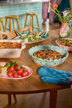 Afbeelding in Gallery-weergave laden, Rice - Stoneware Pie Dish Large - Creme/Green/Coraal
