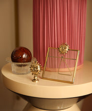 Afbeelding in Gallery-weergave laden, Doing Goods - Sunny Saavi - Polaroid Fotolijst
