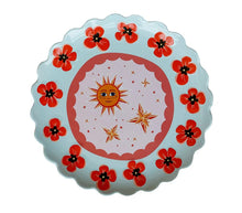 Afbeelding in Gallery-weergave laden, All The Luck In The World Grote Ronde Schaal Blauw met Klaprozen
