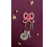 Afbeelding in Gallery-weergave laden, All the luck in the world - Haak strik met strepen
