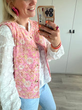Afbeelding in Gallery-weergave laden, Gilet print bloemen - Roze

