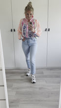 Video laden en afspelen in Gallery-weergave, Blouse print - Wit/roze/oranje/geel/blauw

