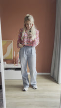 Video laden en afspelen in Gallery-weergave, Blouse - Print roze/oranje/blauw
