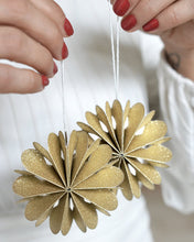Afbeelding in Gallery-weergave laden, Papieren kersthanger - Goud

