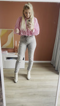 Video laden en afspelen in Gallery-weergave, Blouse - Lichtroze print
