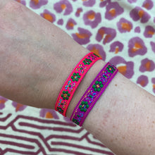 Afbeelding in Gallery-weergave laden, Armbandje lint bloemetjes - Paars
