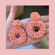 Afbeelding in Gallery-weergave laden, Oorbellen rozet beads - Roze/koraal
